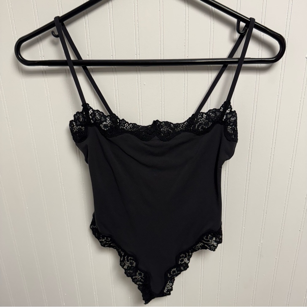SKIMS Fits Everybody Lace Cami Bodysuit